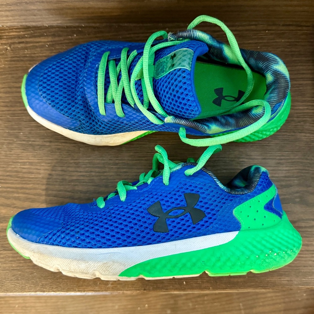 GUC Under Armour Sneakers Sz. 5 / 37